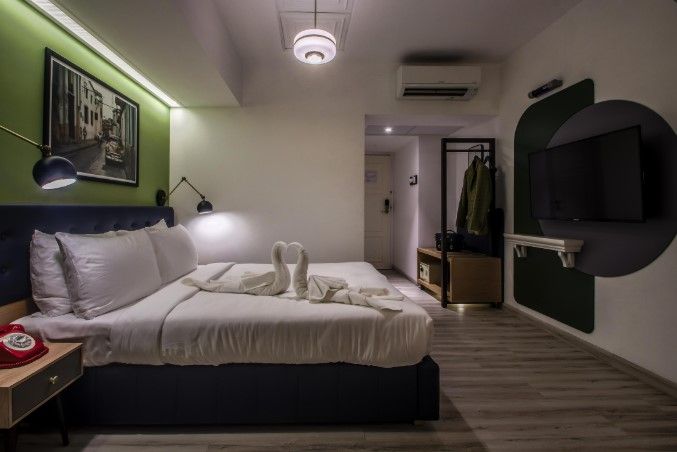 T24 Retro Executive Room 2