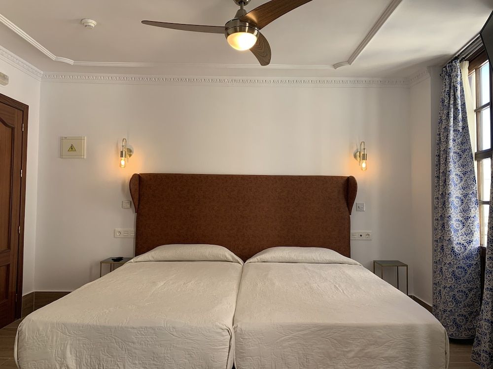 Hotel Don Miguel Standard Double Room, Balcony (Plaza de España ) 3