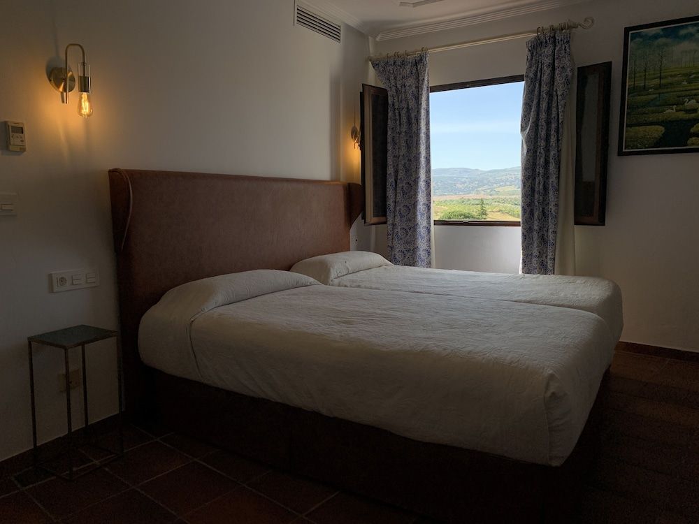 Standard Double Room ( Ventana al Puente Nuevo)