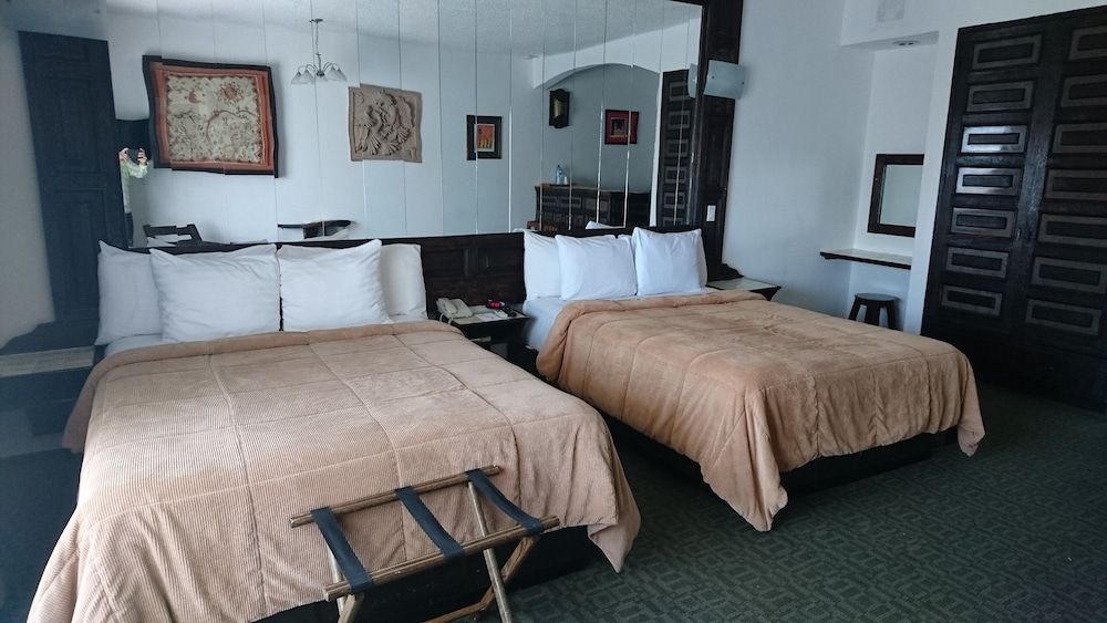 Best Western El Cid Standard Room, 2 Queen Beds, Non Smoking, Refrigerator 3