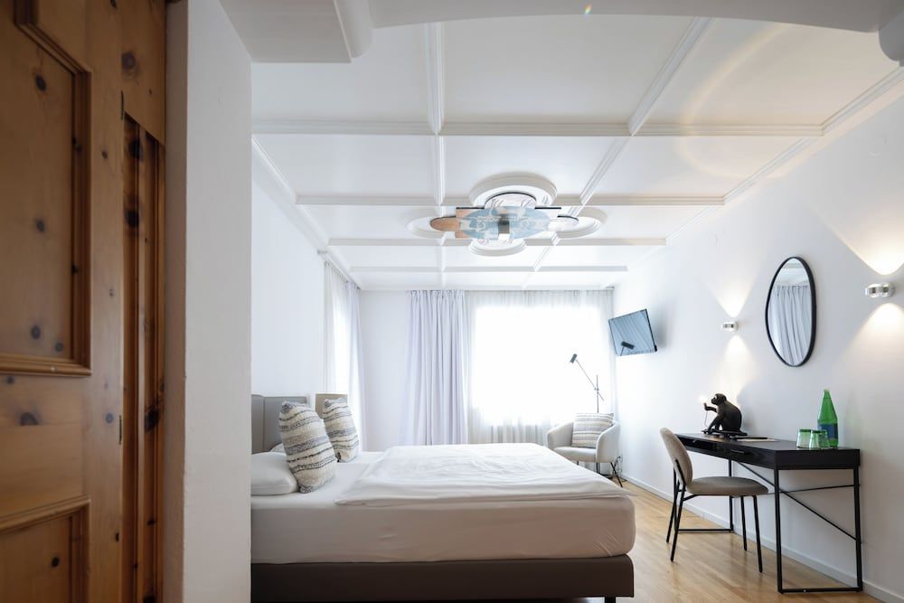 Q Hotel Maria Theresia Superior Double Room, Balcony, Mountain View (M) 2