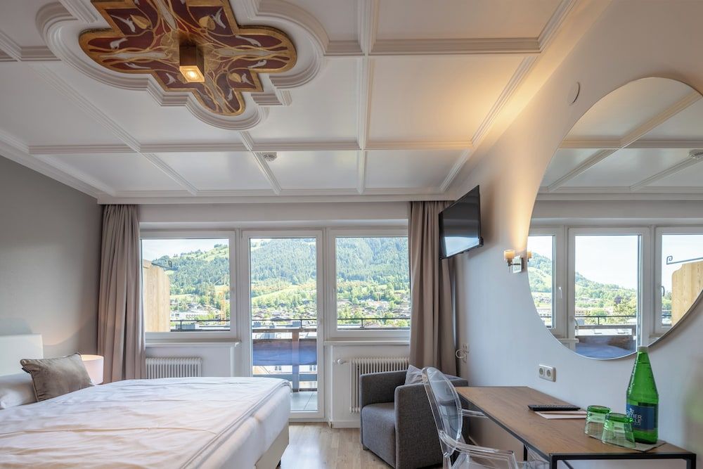 Q Hotel Maria Theresia Standard Double Room with balcony 4