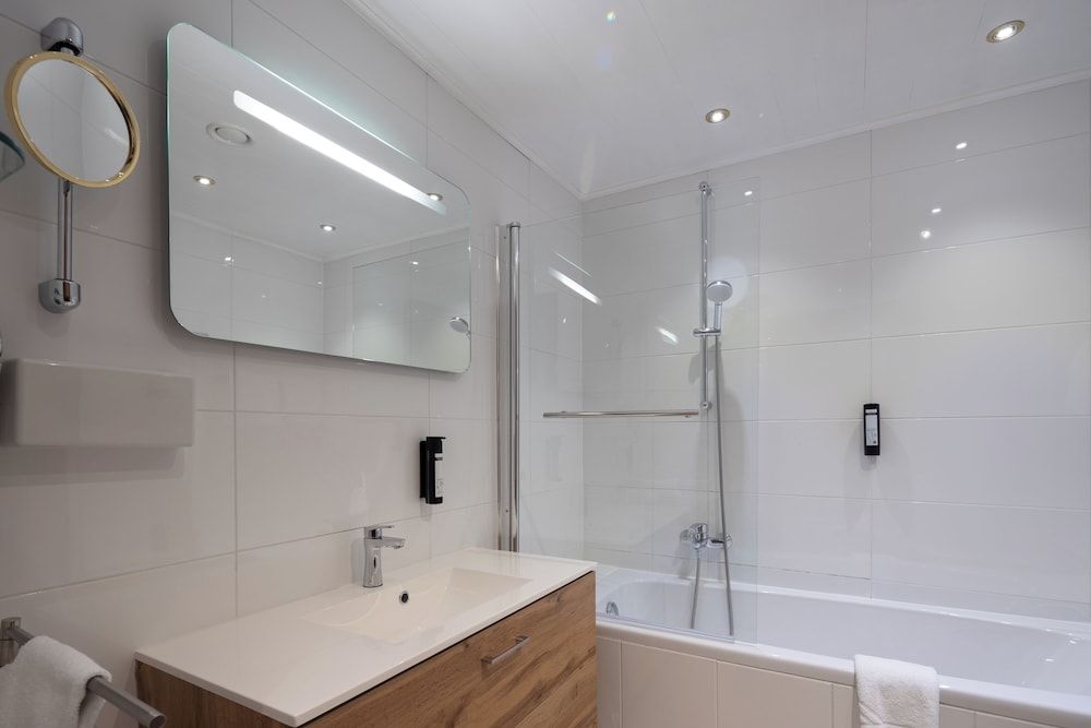 Q Hotel Maria Theresia Superior Double Room, Balcony, Mountain View (M) 5