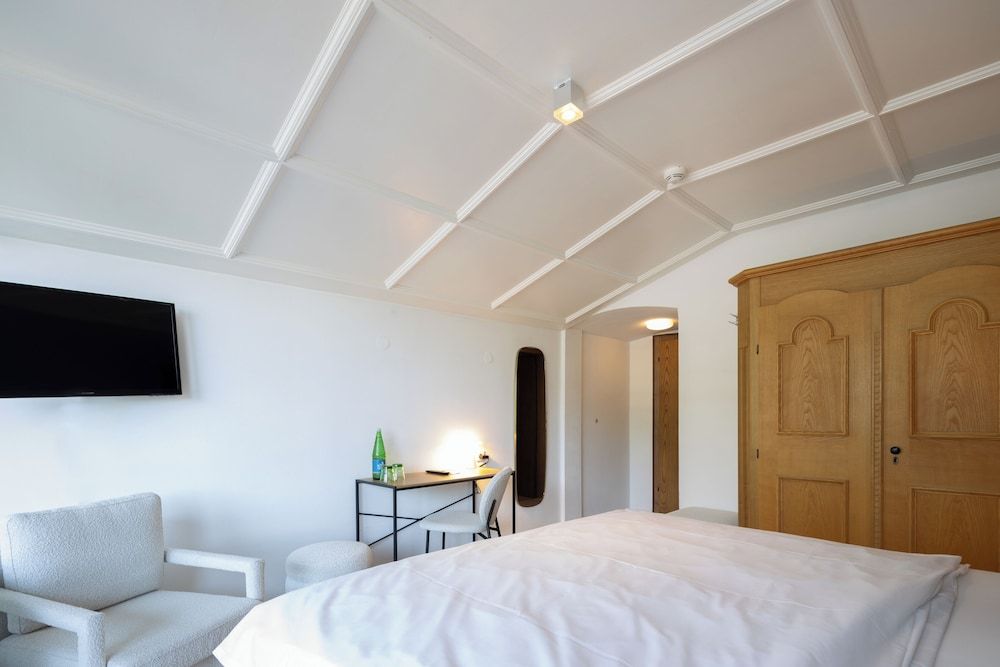 Q Hotel Maria Theresia Standard Double Room with balcony 2