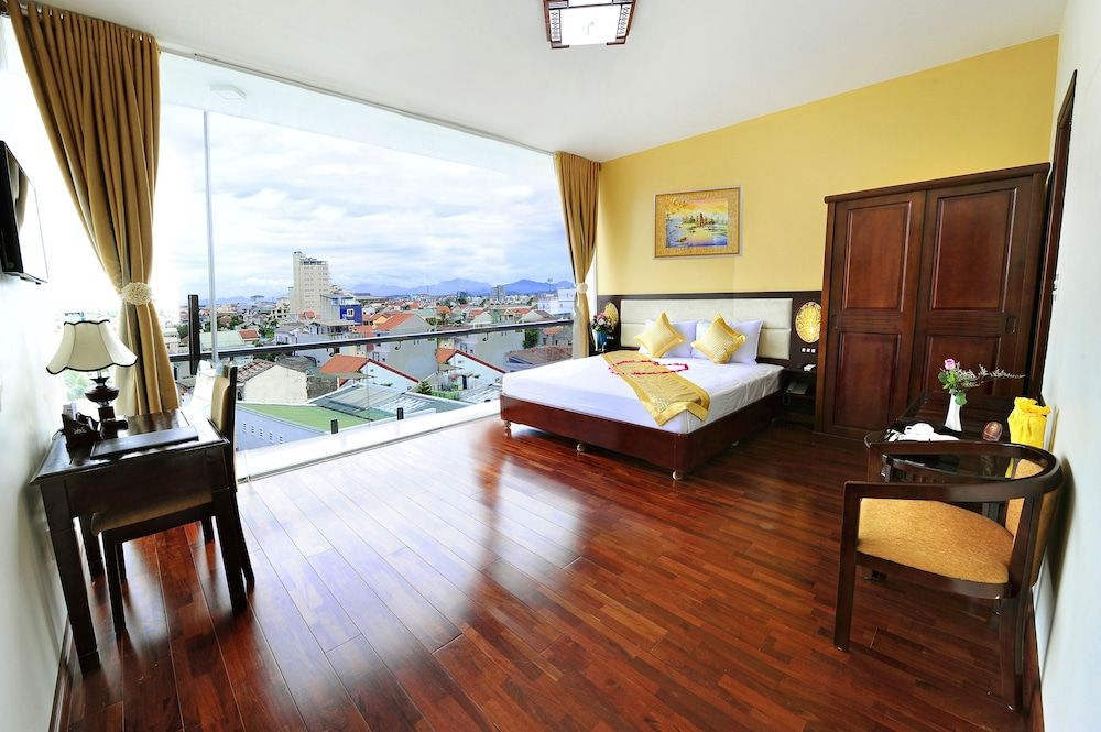 Deluxe Room, Balcony, City View