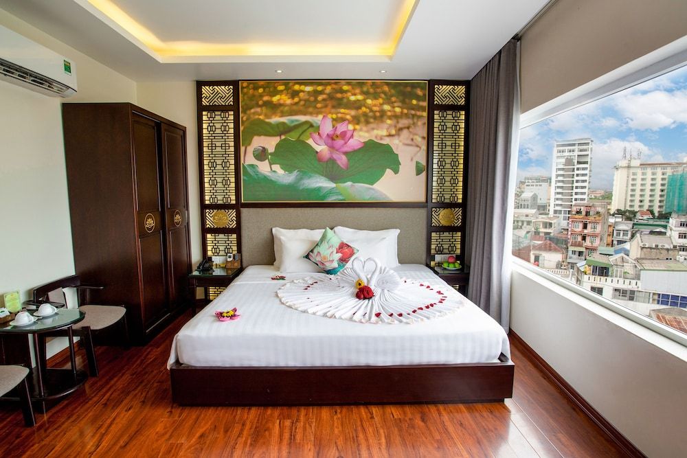 Suite, Balcony, City View