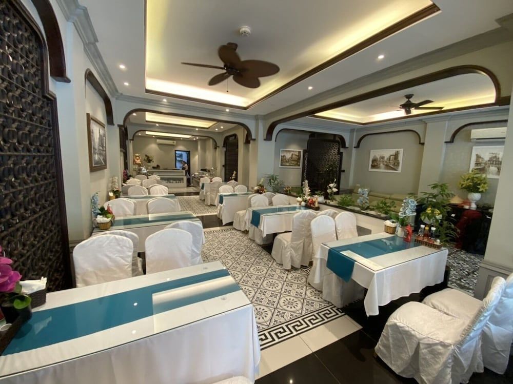 undefined Bonne Nuit Hotel 8