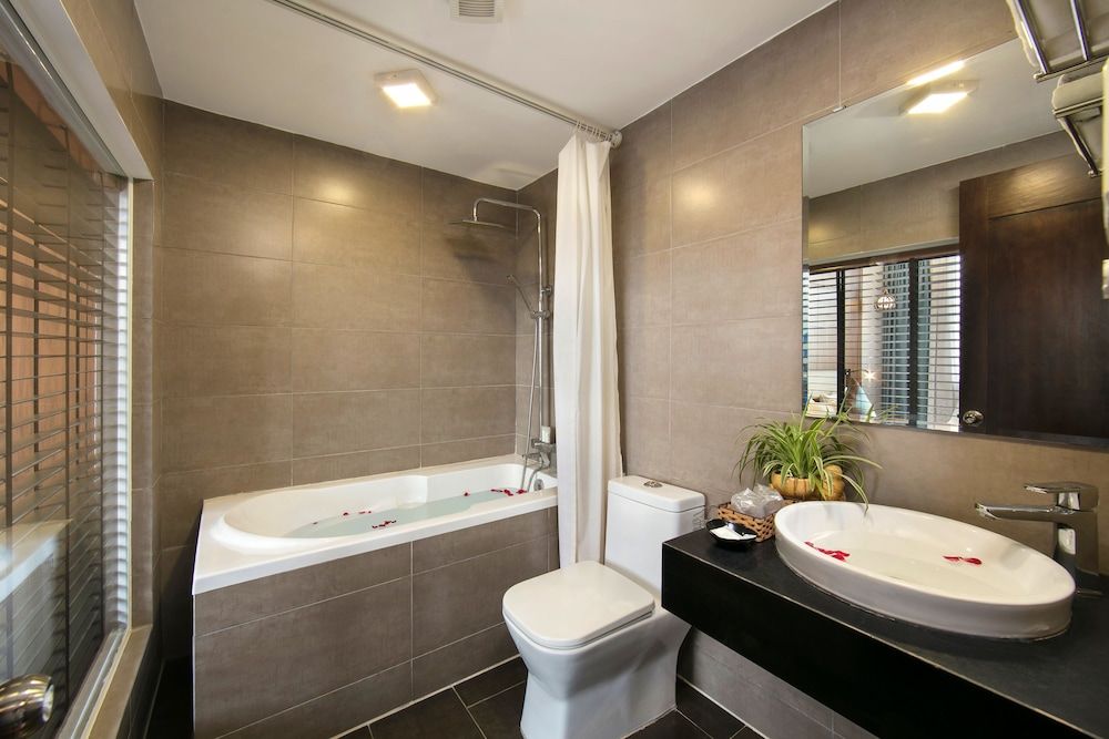 undefined Bonne Nuit Hotel 8