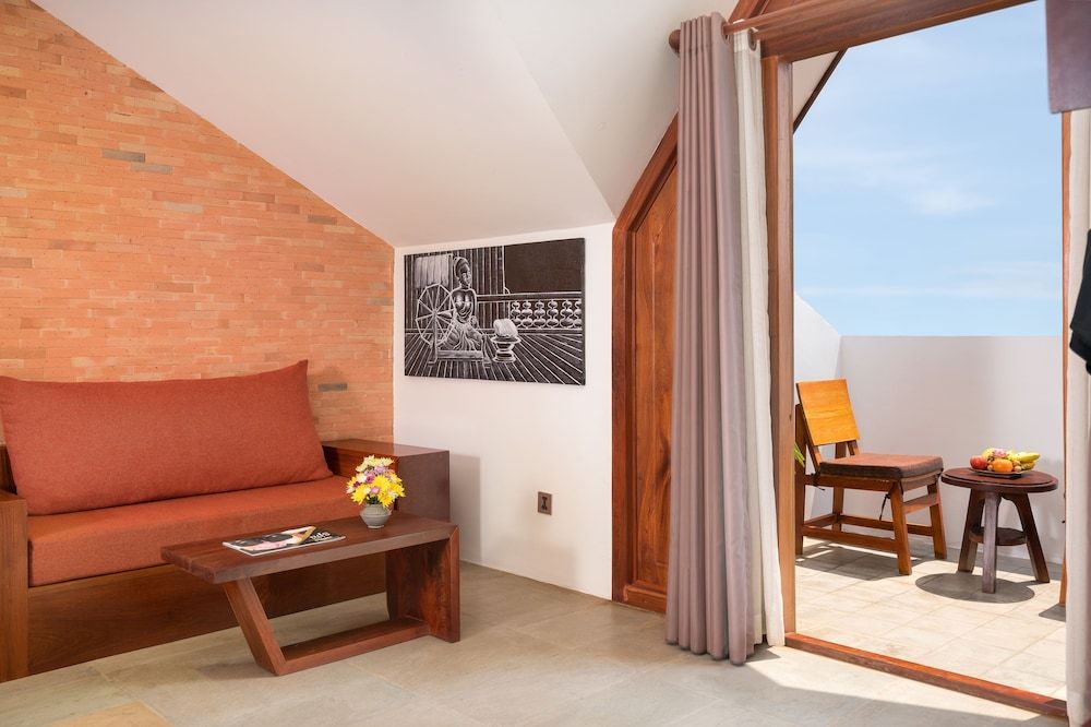 Golden Temple Residence Deluxe Suite, Balcony, City View 4