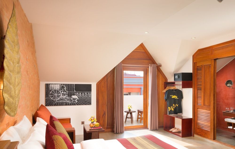 Golden Temple Residence Deluxe Suite, Balcony, City View 2