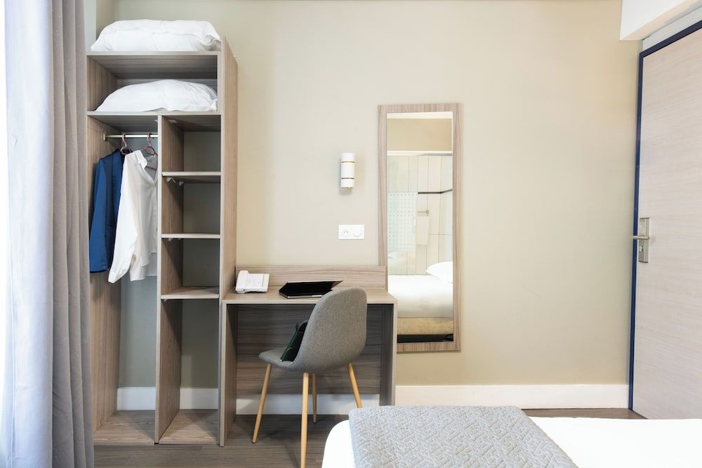 Hôtel Ambassadeur Double Room 4