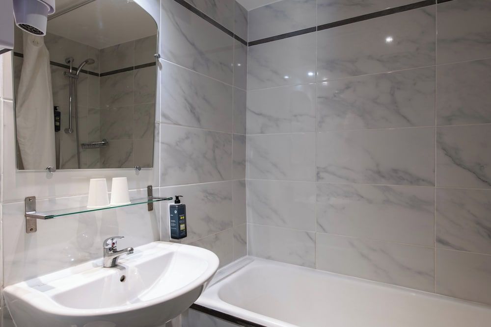 Hôtel Ambassadeur Double Room 3