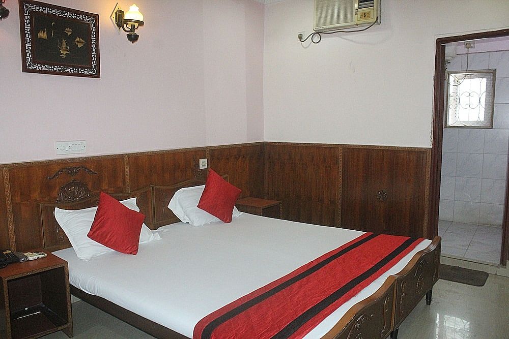 Hotel Heera Deluxe Room