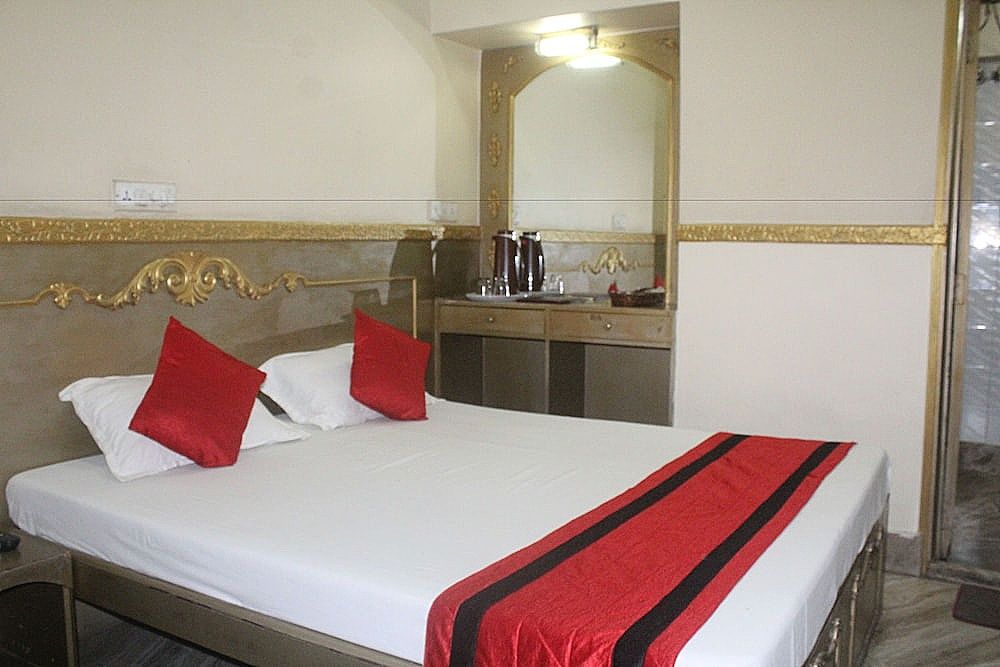 Hotel Heera Deluxe Room 4