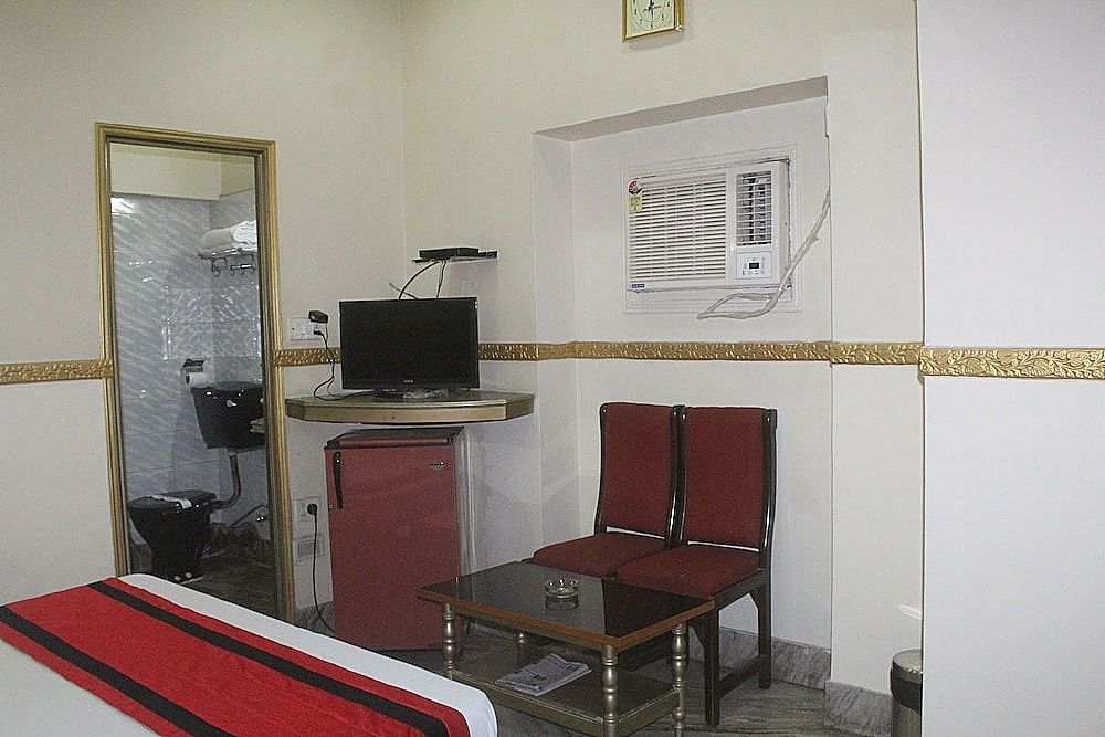 Hotel Heera Deluxe Room 8