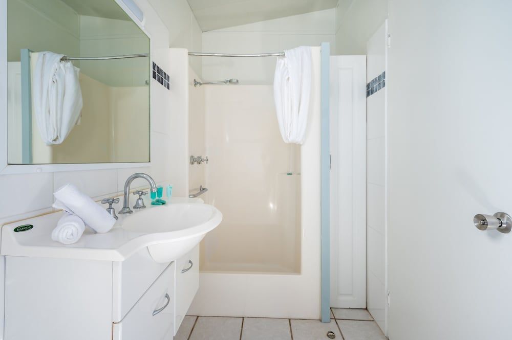 Koala Shores Port Stephens Holiday Park Water View Lodge 5