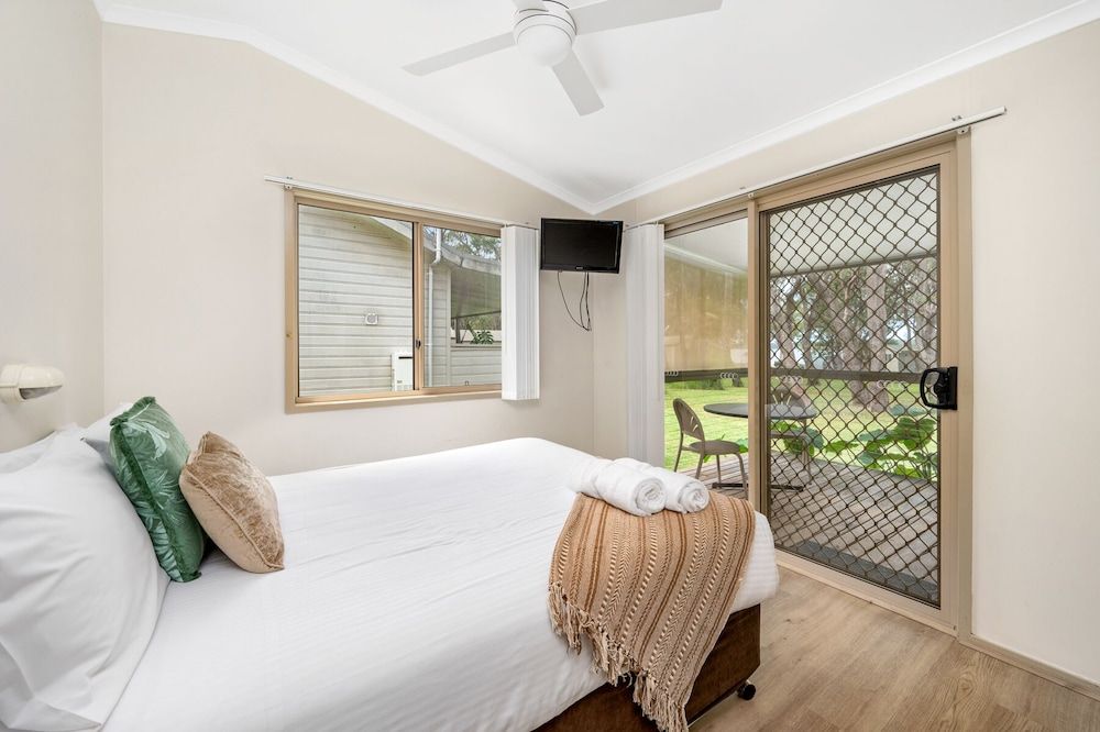 Koala Shores Port Stephens Holiday Park Deluxe Bushland Spa Suite 2