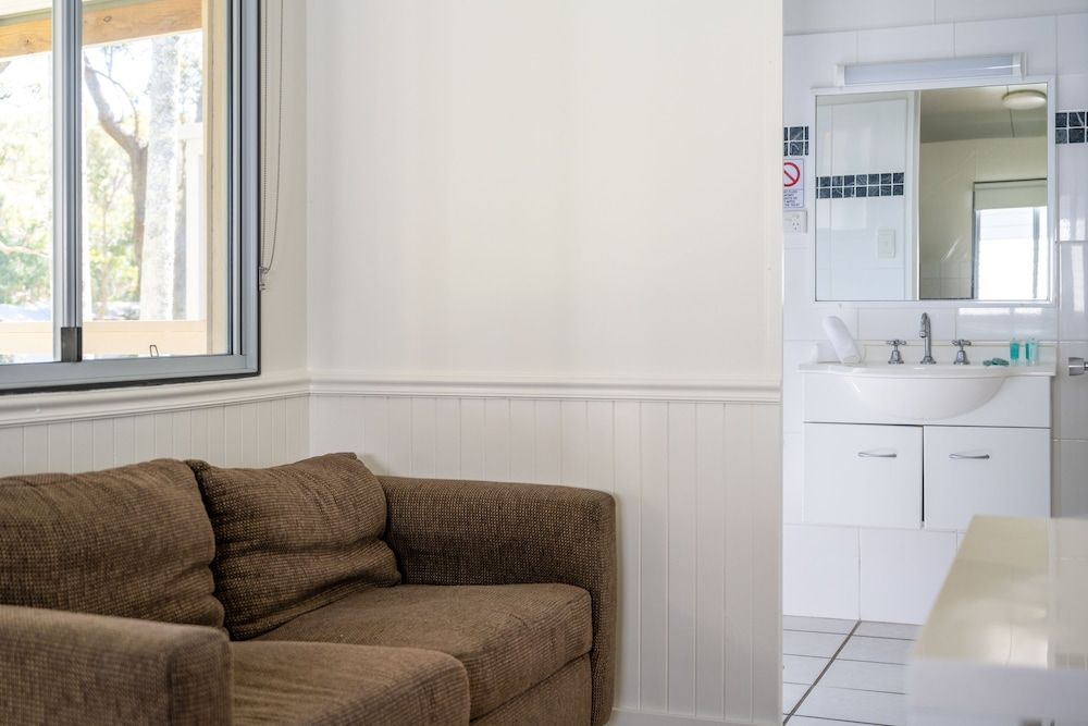 Koala Shores Port Stephens Holiday Park Water View Lodge 7