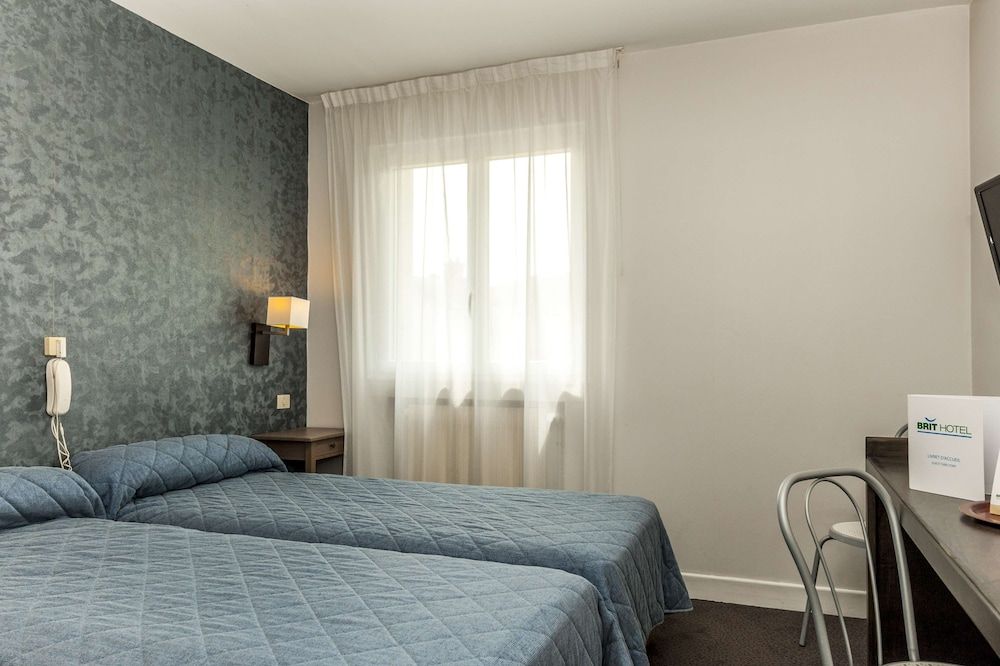 Brit Hotel Cahors - Le Valentré Twin Room 2