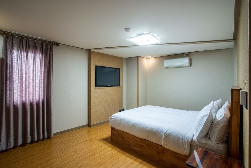 Hotel Maple Double Room 5