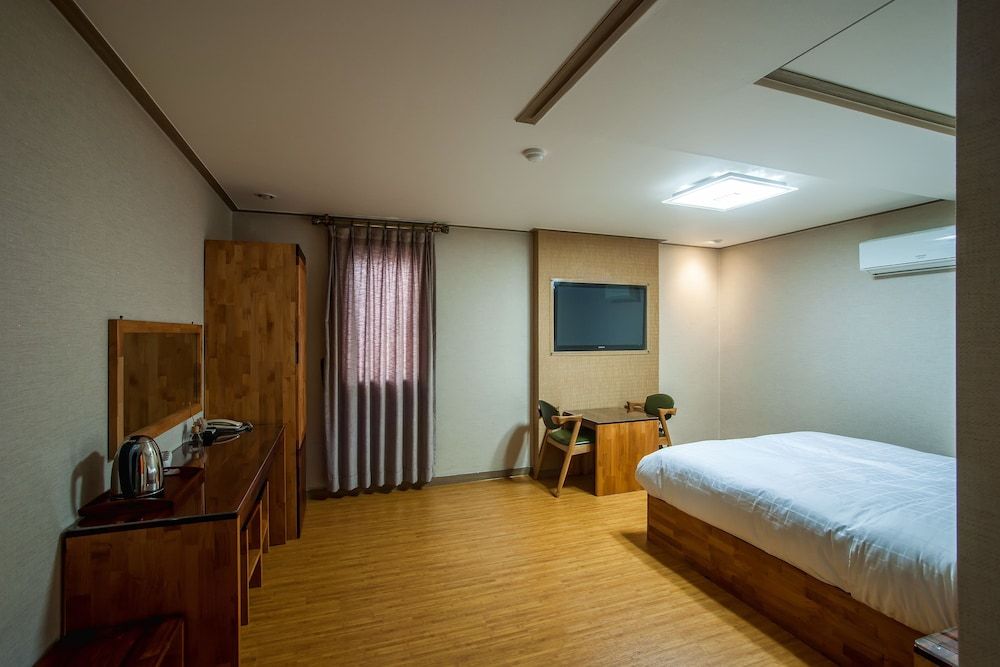 Hotel Maple Double Room 4