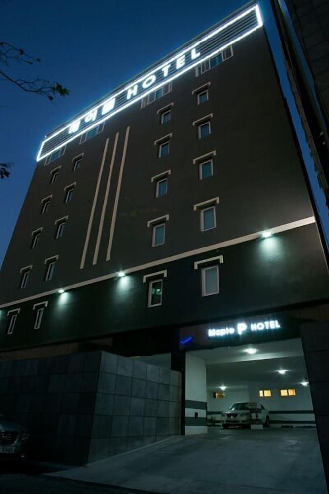 undefined Hotel Maple 4