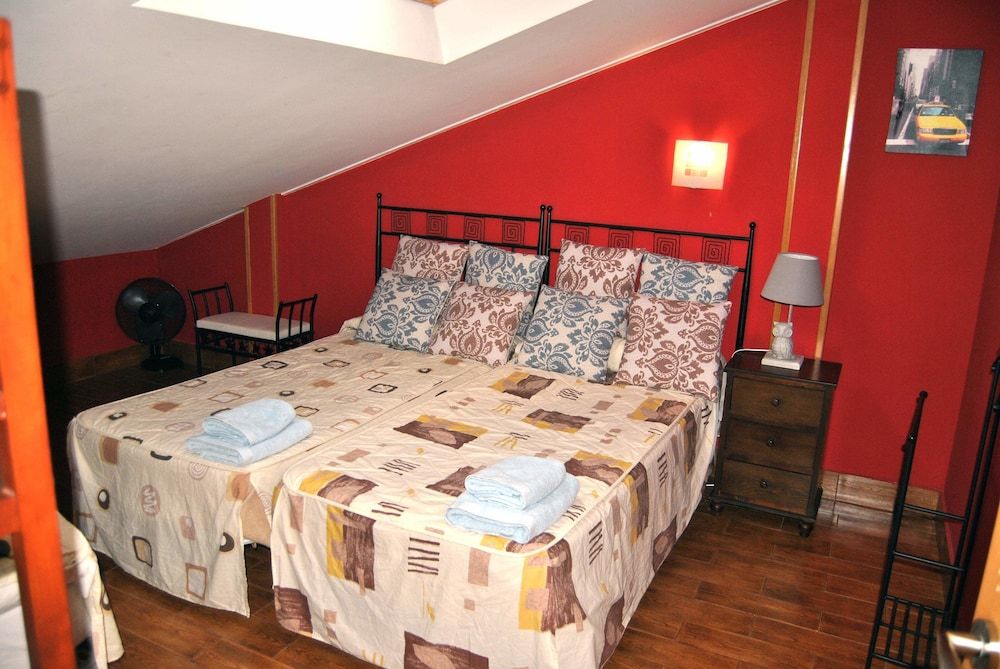 ApartaHotel CollaRubio Deluxe Duplex, 3 Bedrooms, Mountainside 7