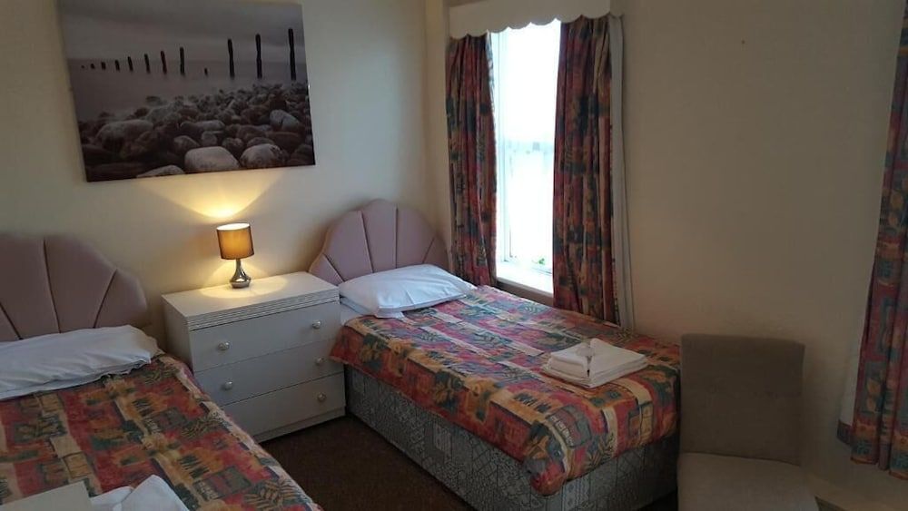 Medehamstede Hotel Twin Room, Ensuite 2