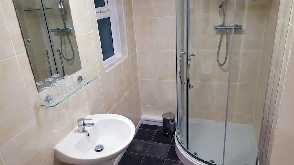 Medehamstede Hotel Family Room, Ensuite 6