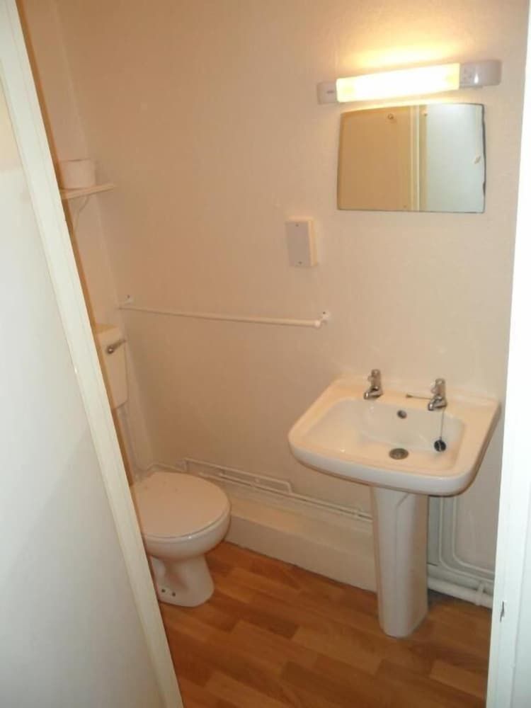 Medehamstede Hotel Single Room, Ensuite 3