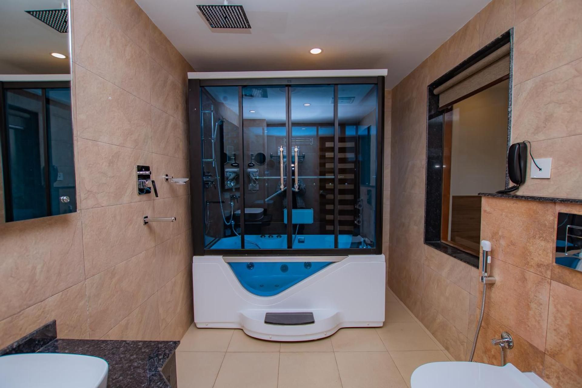 Hotel Pokhara Village & SPA Suite Room with Steam and Jacuzzi 5