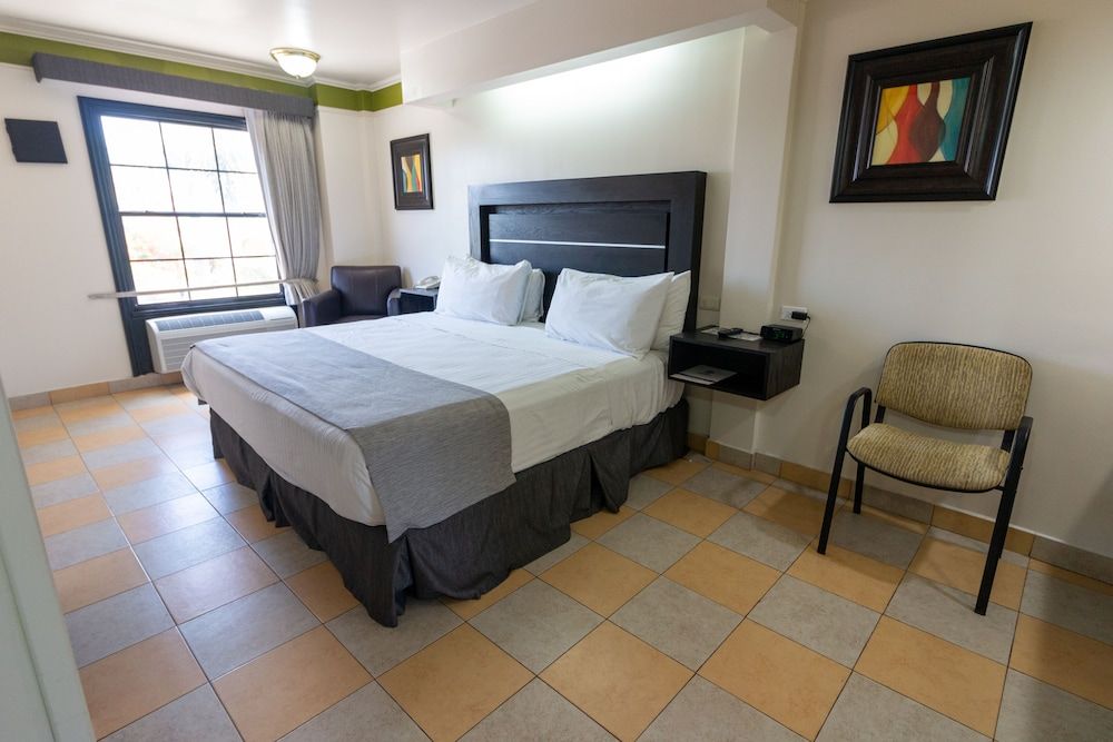 Best Western Hotel Plaza Matamoros Standard Room, 1 King Bed, Non Smoking 2