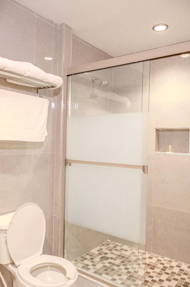 Best Western Hotel Plaza Matamoros Suite, 1 King Bed, Non Smoking 8