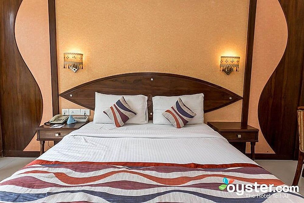 FabHotel Shubhangan Deluxe Room 10