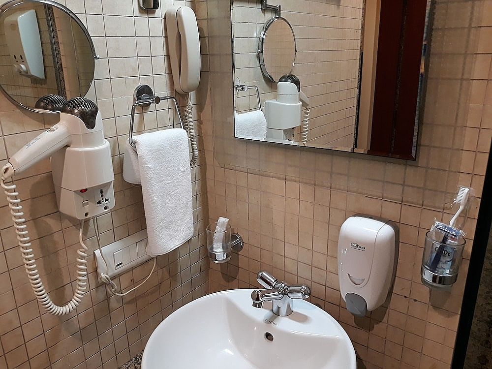 FabHotel Shubhangan Deluxe Room 20