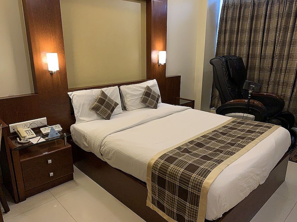 FabHotel Shubhangan Deluxe Room 12