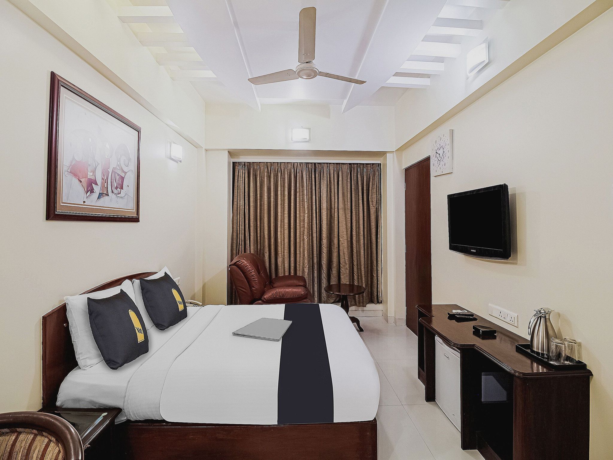 FabHotel Shubhangan Deluxe Room 6