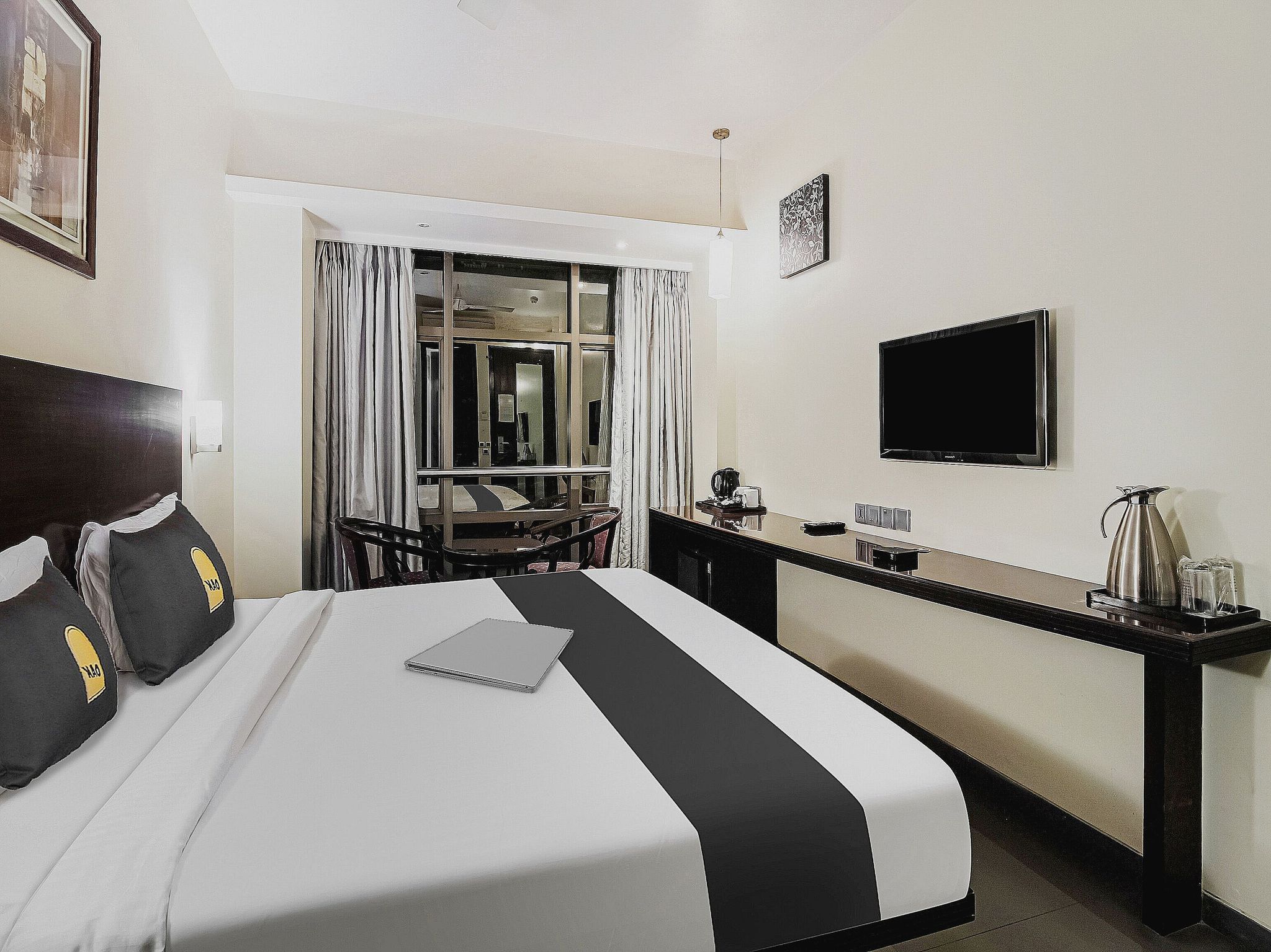 FabHotel Shubhangan Deluxe Room 4