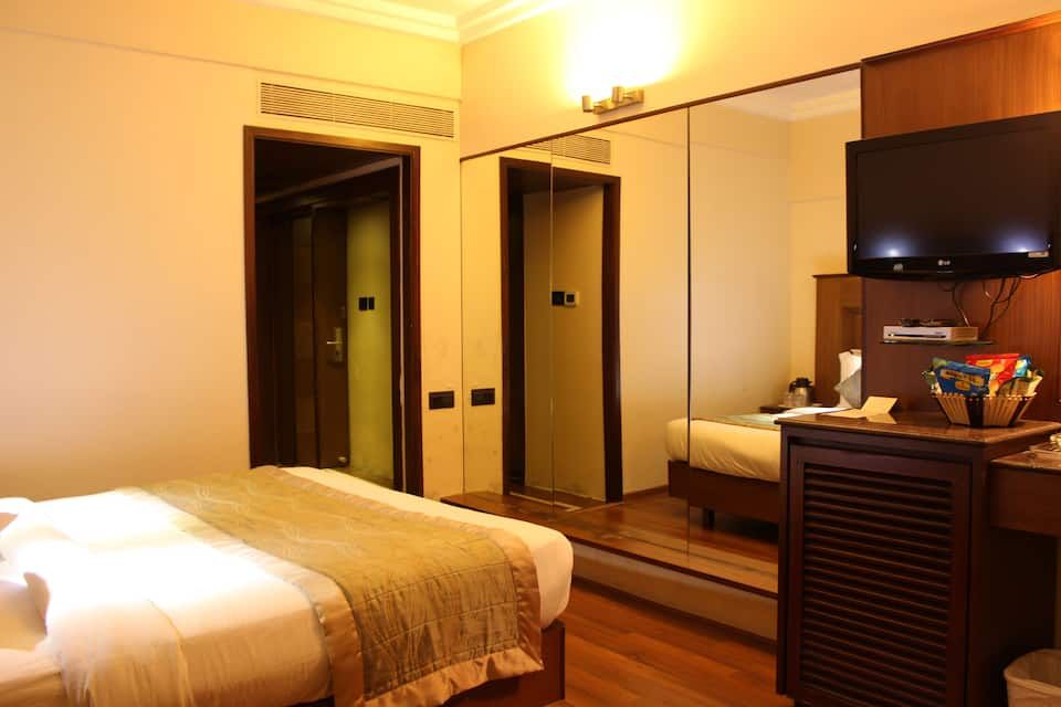 Hotel Midtown Pritam