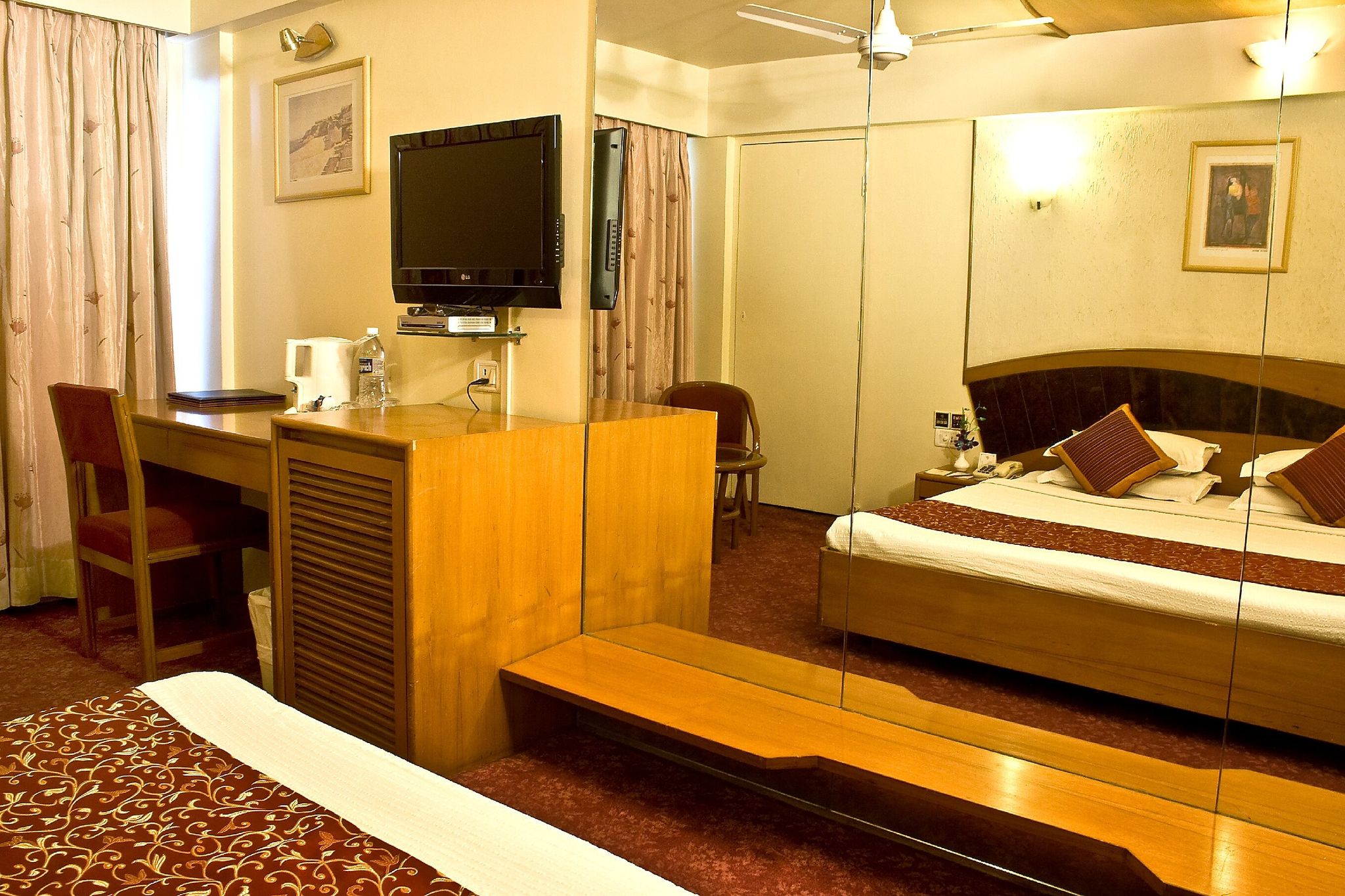 Hotel Midtown Pritam