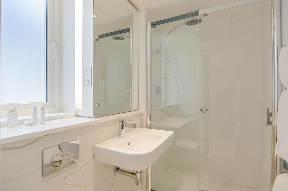 undefined Native Fulham 4