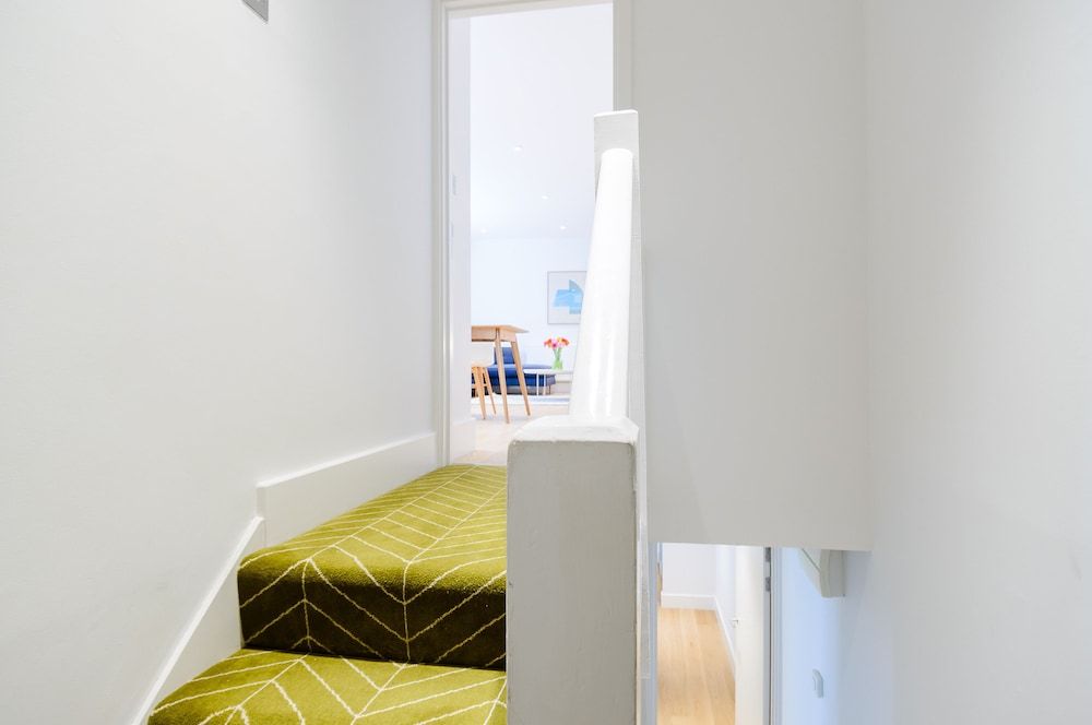 undefined Native Fulham 7