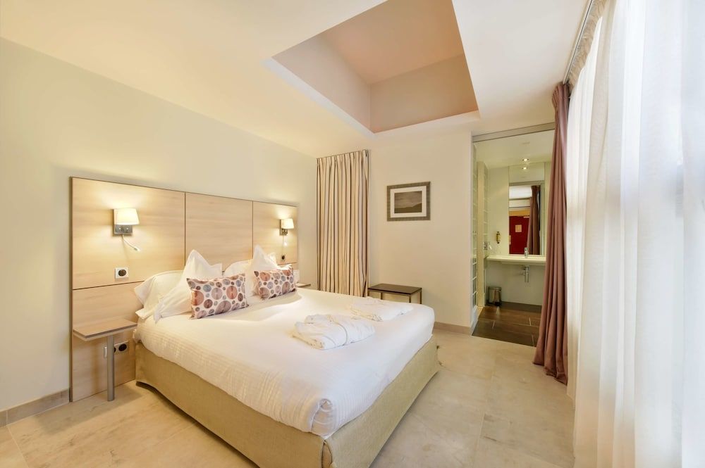 Best Western Plus La Corniche Executive Room, 1 Queen Bed, Non Smoking