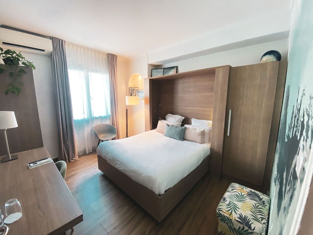 Best Western Plus La Corniche Classic Room, 1 Queen Bed, Non Smoking