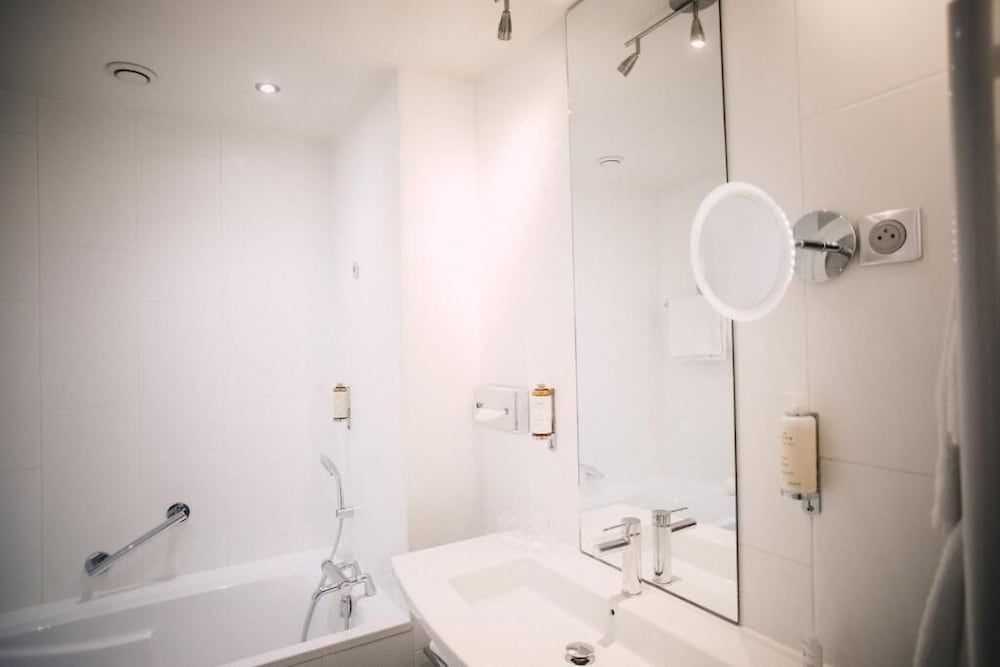 Best Western Plus La Corniche Executive Room, 1 Queen Bed, Non Smoking 4