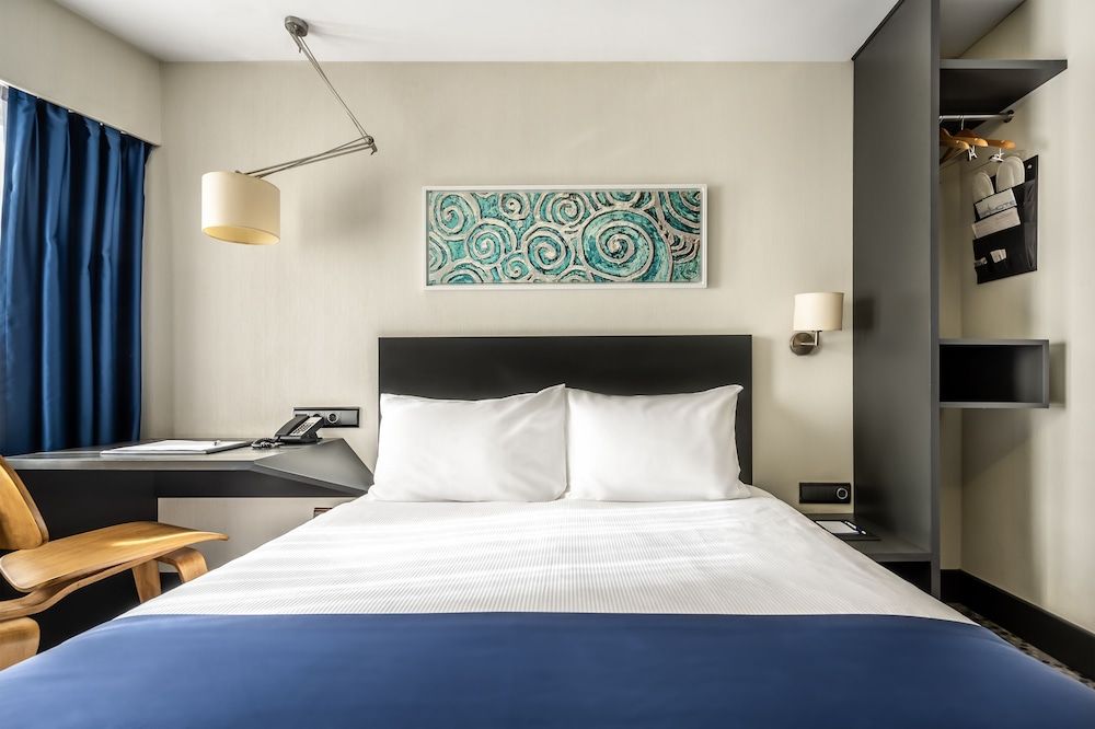 Misa Hotel Superior Double Room, 1 King Bed, Non Smoking 2