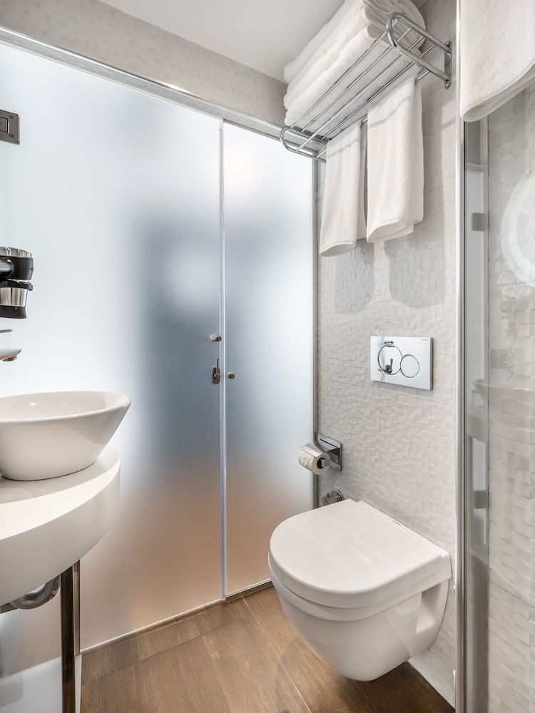 Misa Hotel Superior Double Room, 1 King Bed, Non Smoking 5