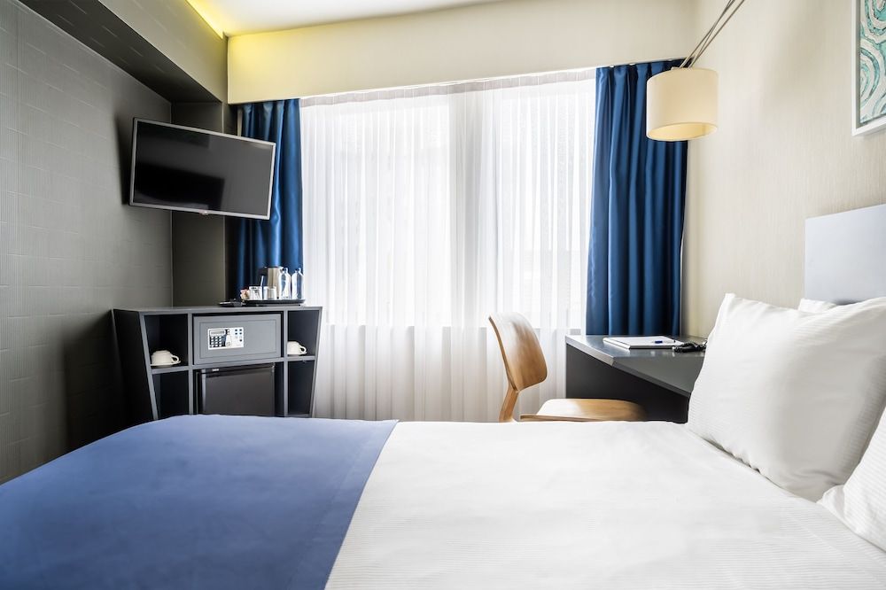 Misa Hotel Superior Double Room, 1 King Bed, Non Smoking 4