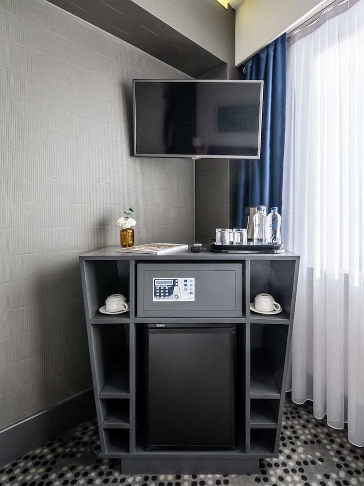 Misa Hotel Superior Double Room, 1 King Bed, Non Smoking 7