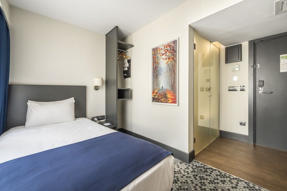 Superior Single Room, 1 Large Twin Bed, Non Smoking, City View